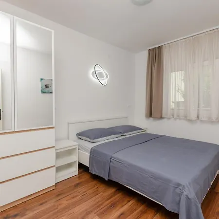 Lemon Apartment *